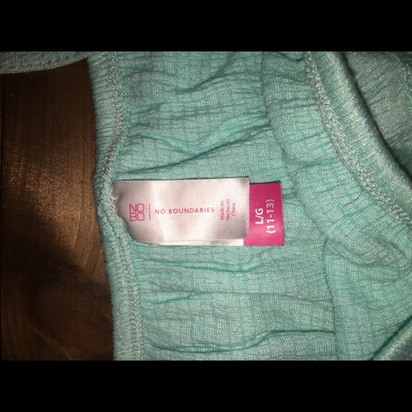 Cold shoulder top - Picture 2 of 4